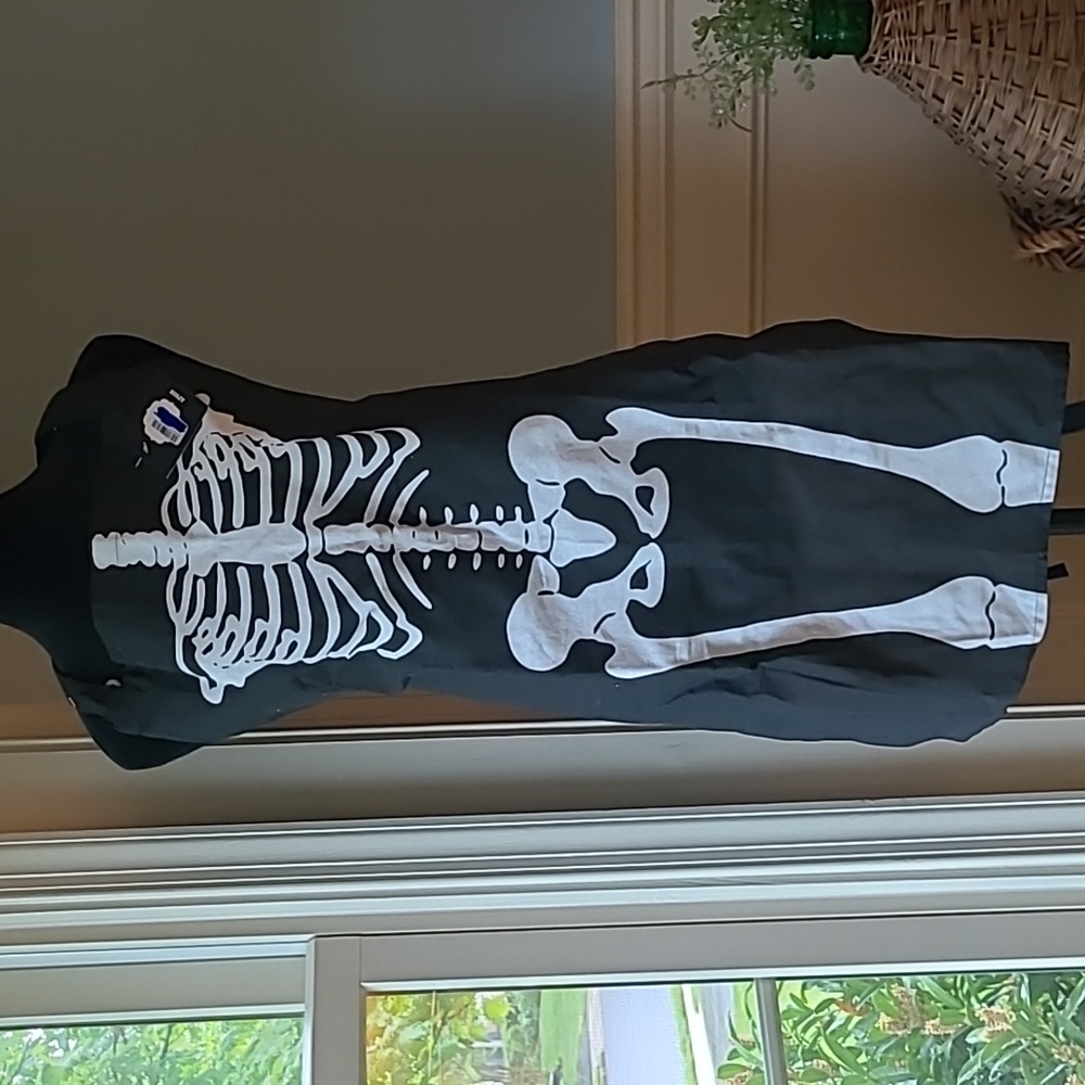 Skeleton Apron NWT